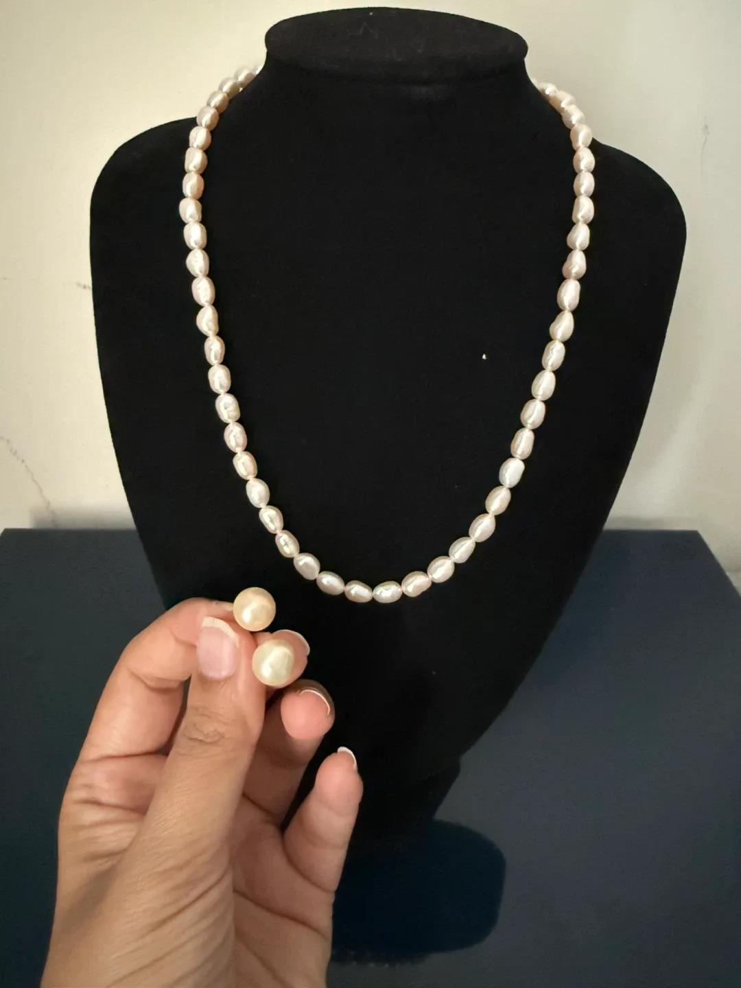 Pearl Necklace and Earring Set : Pale Pink image indicator(2)