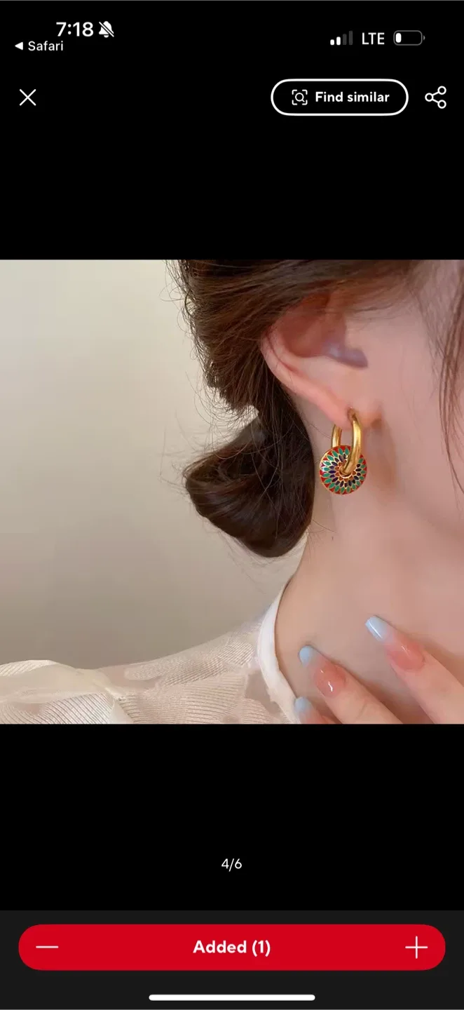 Gold Tone Floral Necklace & Earrings Set image indicator(2)