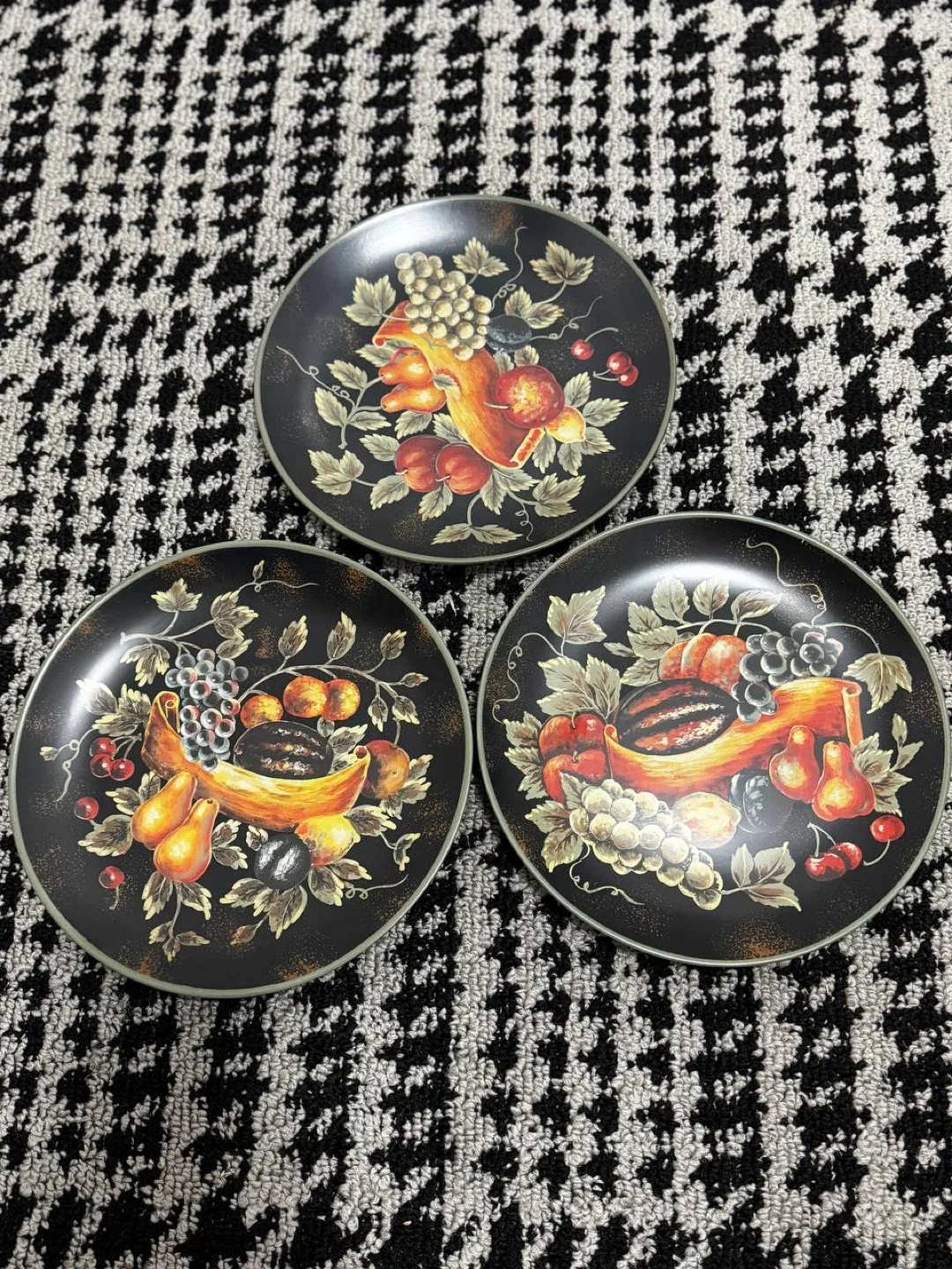 Decorative Plates – Set of 3 thumbnail