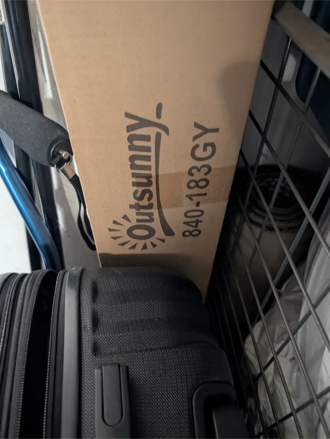 Outsunny Retractable Awning image indicator(2)