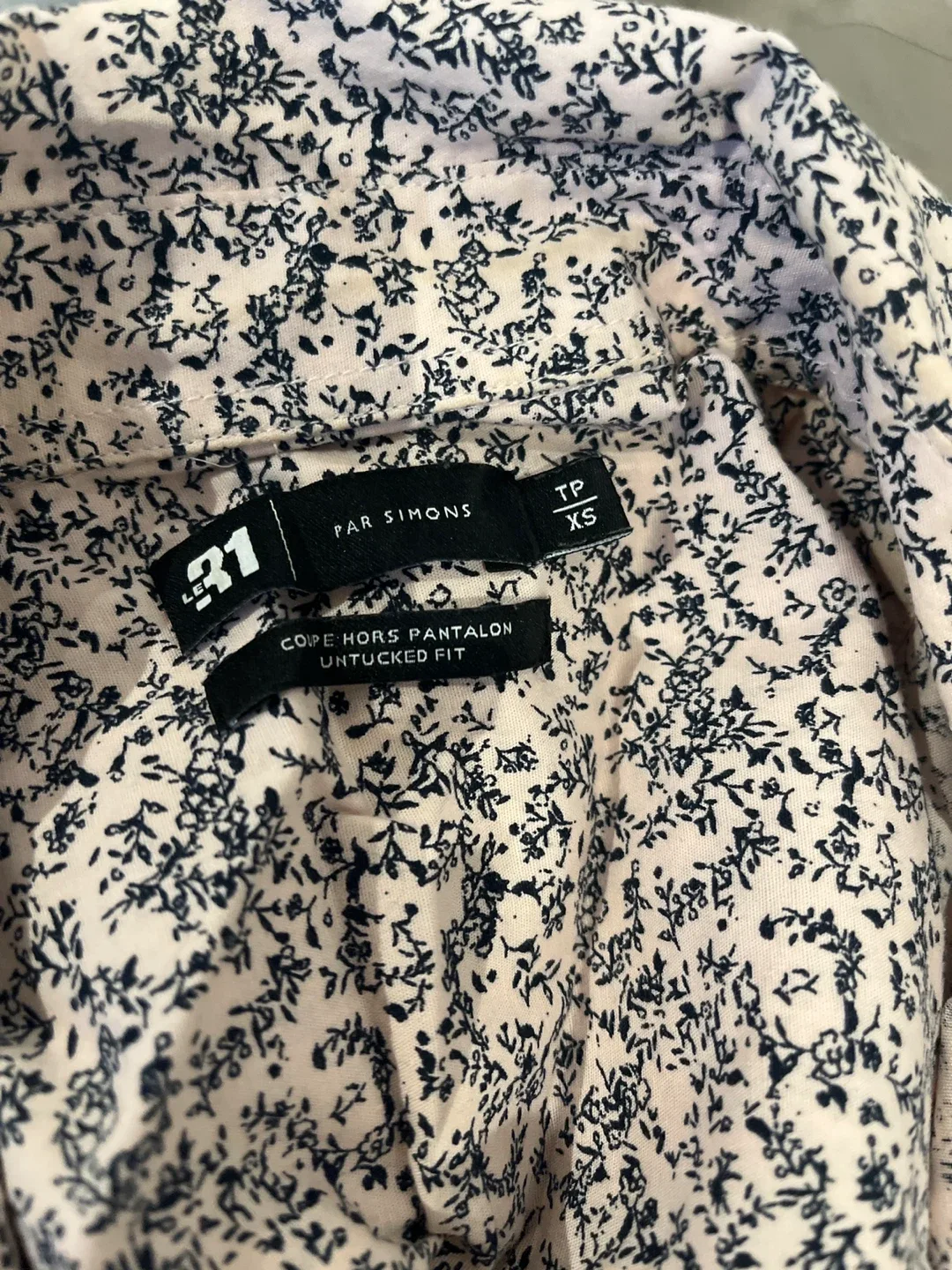 Men's Assorted Dress Shirts - Sizes XS to M image indicator(4)