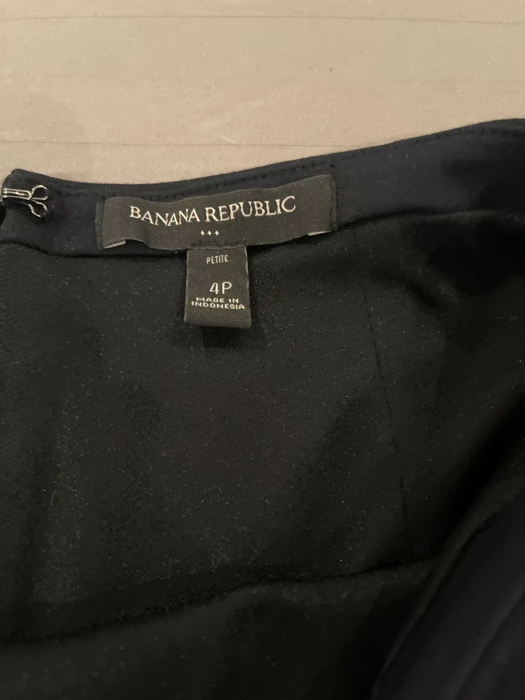 Banana Republic Black Skirt - Size 4 Petite image indicator(2)
