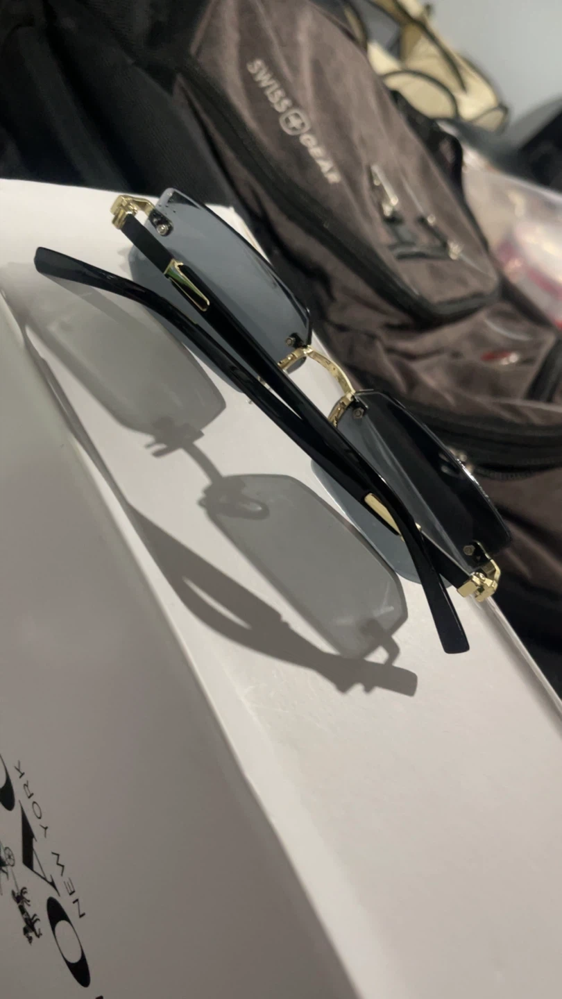 Cool sunglasses - photo 3