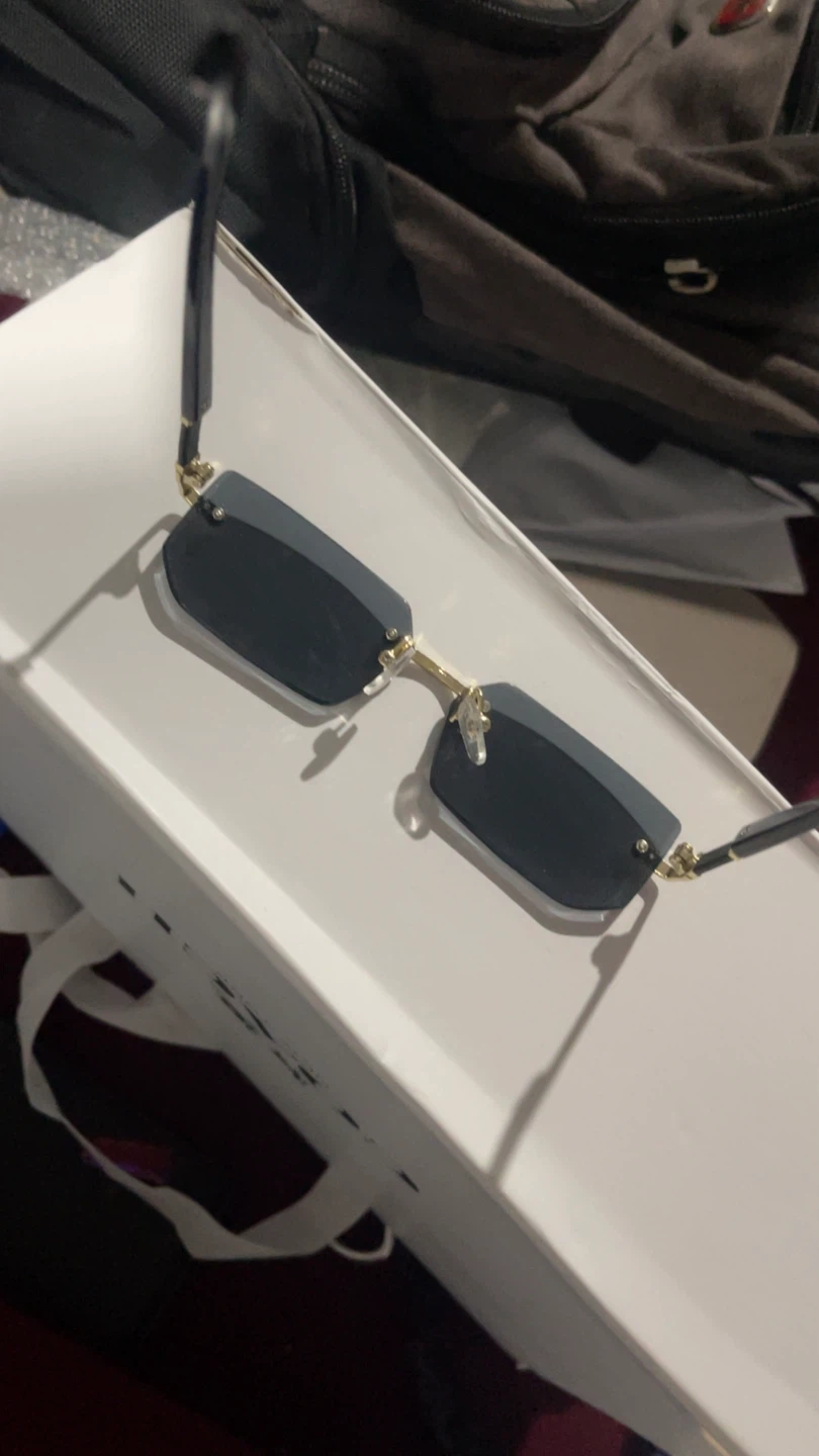 Cool sunglasses - photo 4