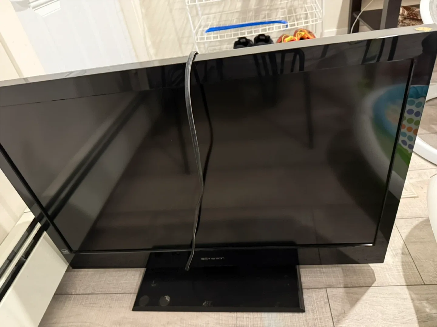 Emerson TV. No remote 75x50Cm image indicator(2)