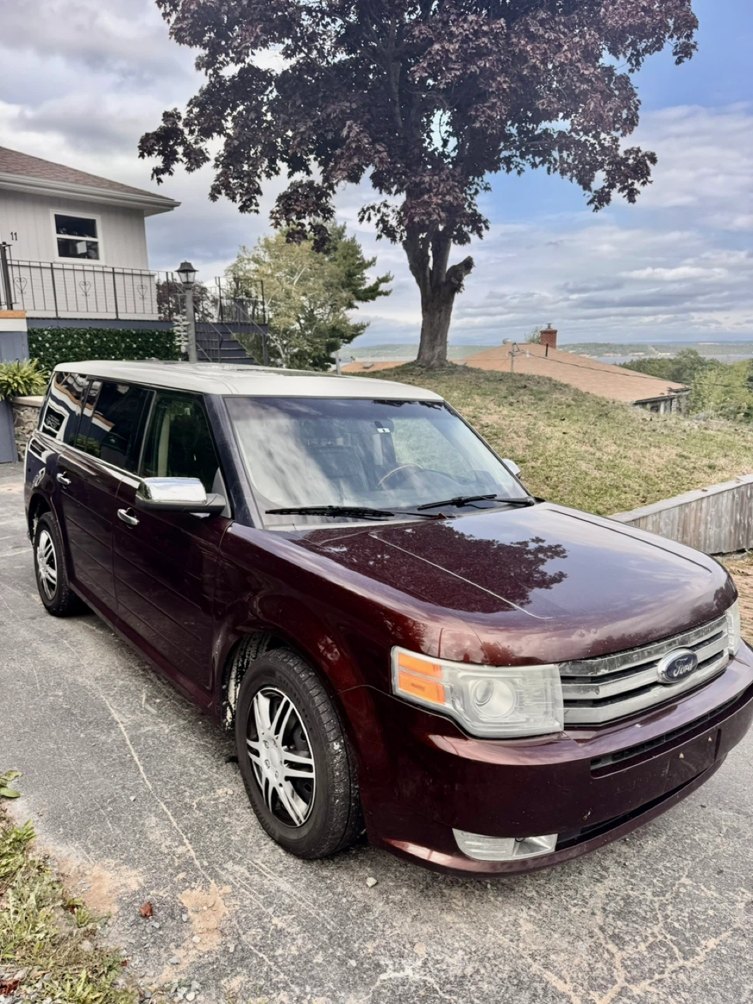 Ford Flex SUV - Maroon
