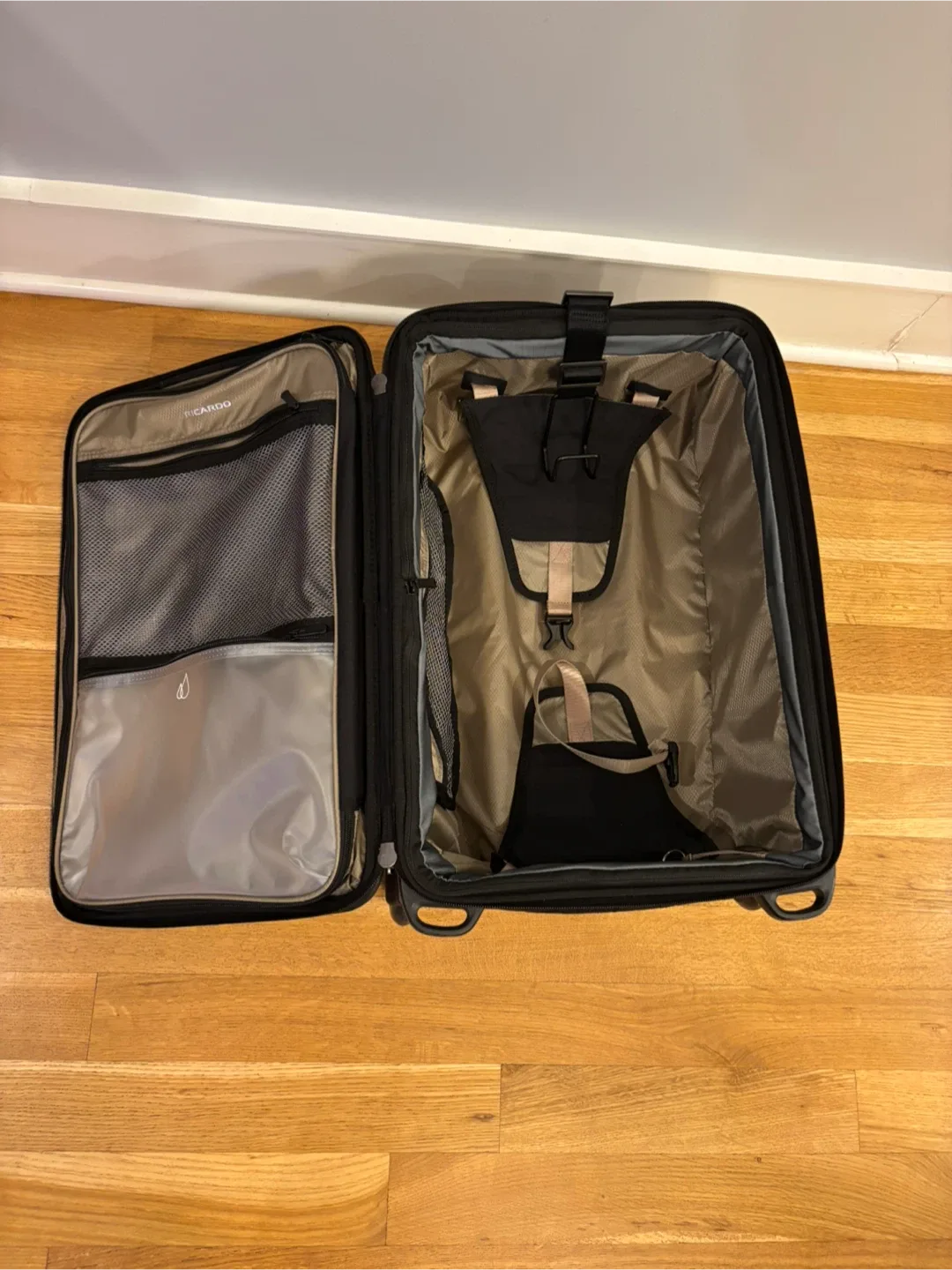 Ricardo Beverly Hills Flight Essentials Carry-On image indicator(8)