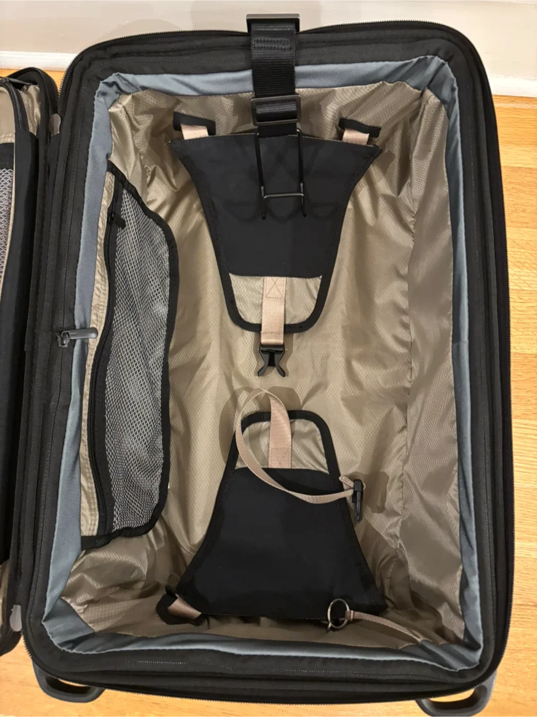 Ricardo Beverly Hills Flight Essentials Carry-On image indicator(9)