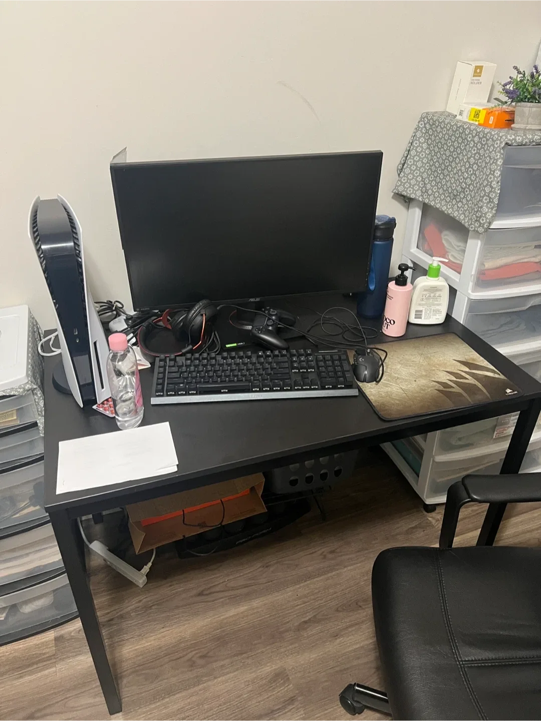 Moving out sale- desk thumbnail