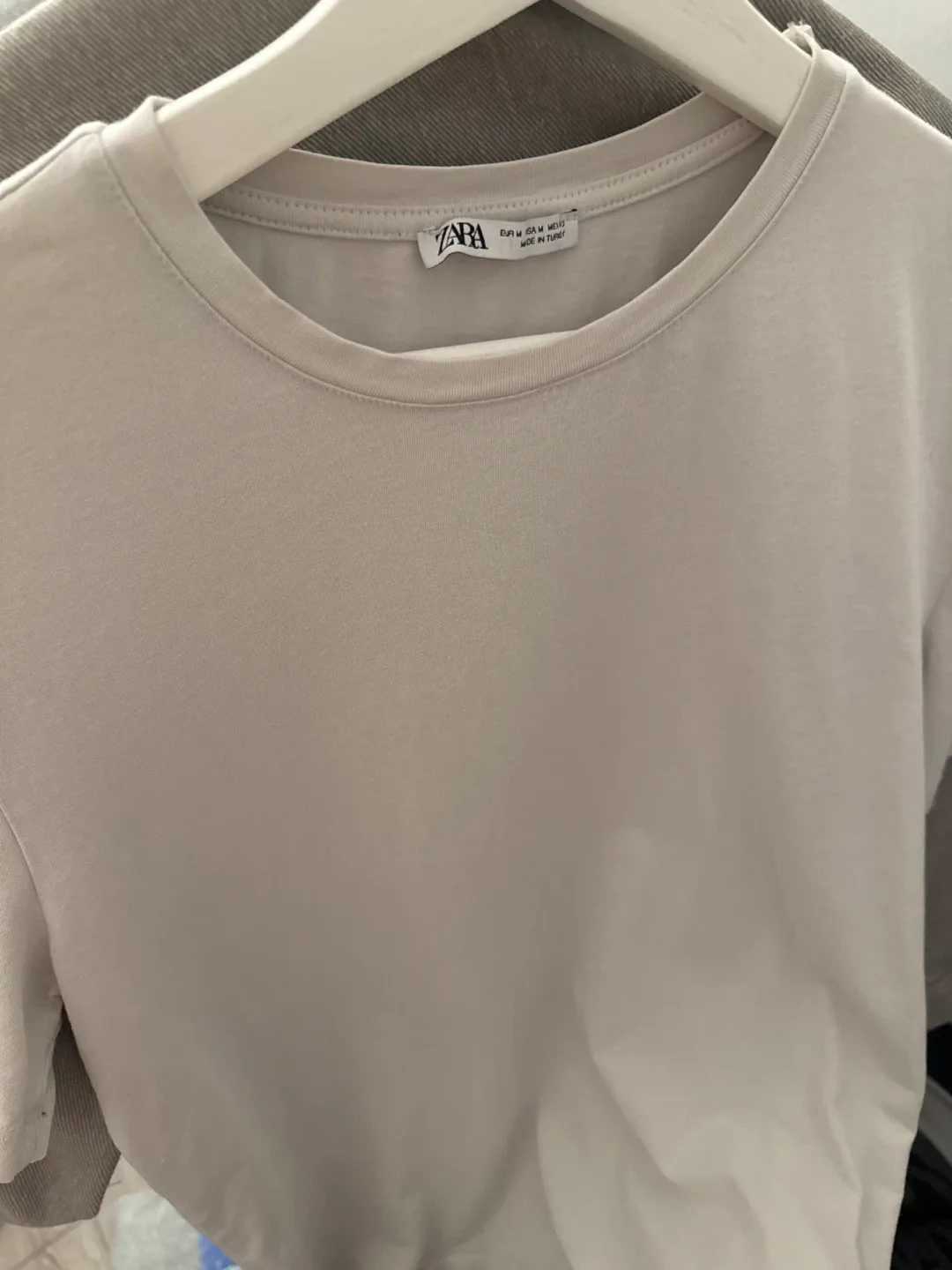 Zara Beige T-Shirt - Size M
