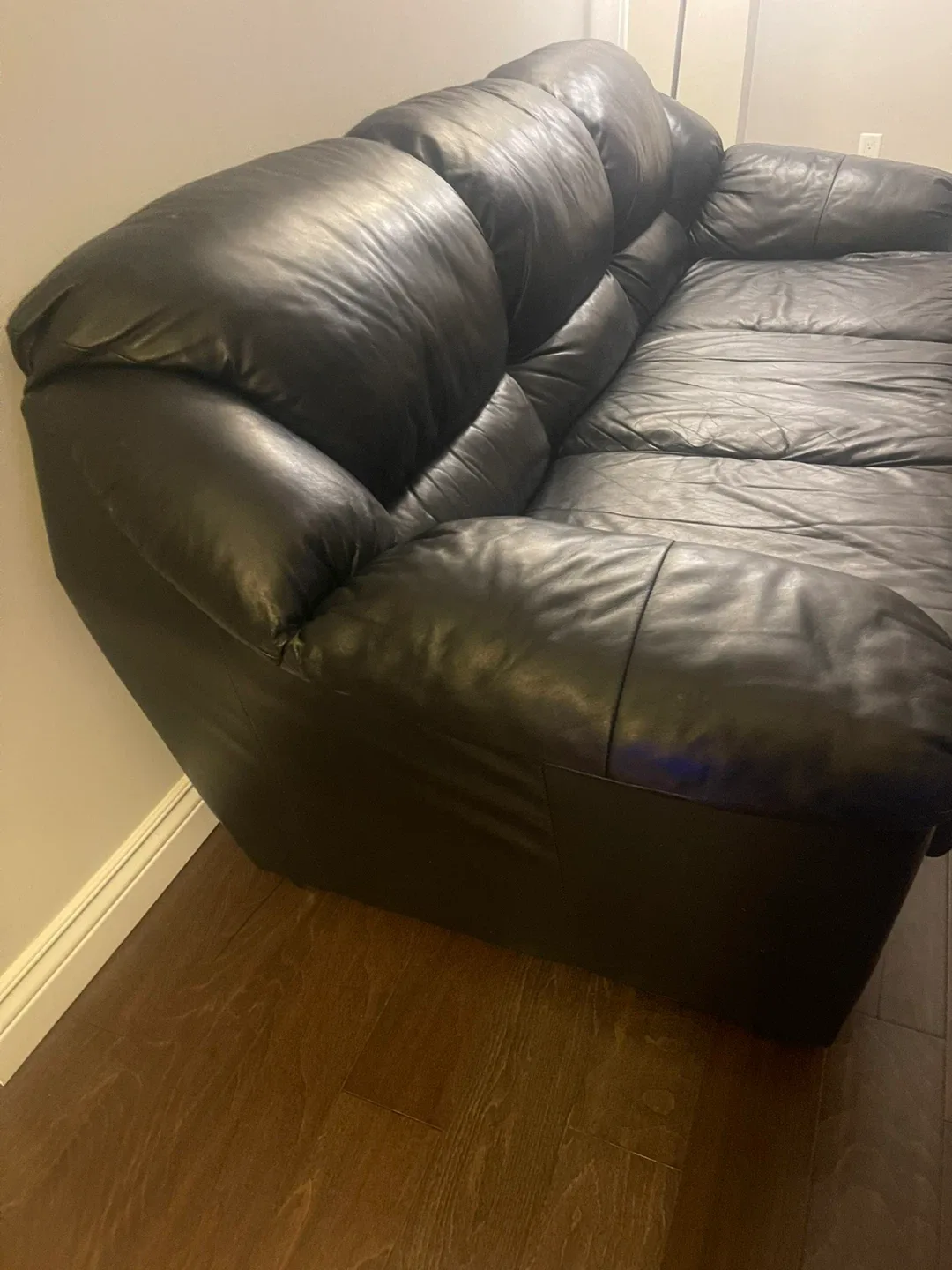 Black Leather Three-Seater Sofa image indicator(4)