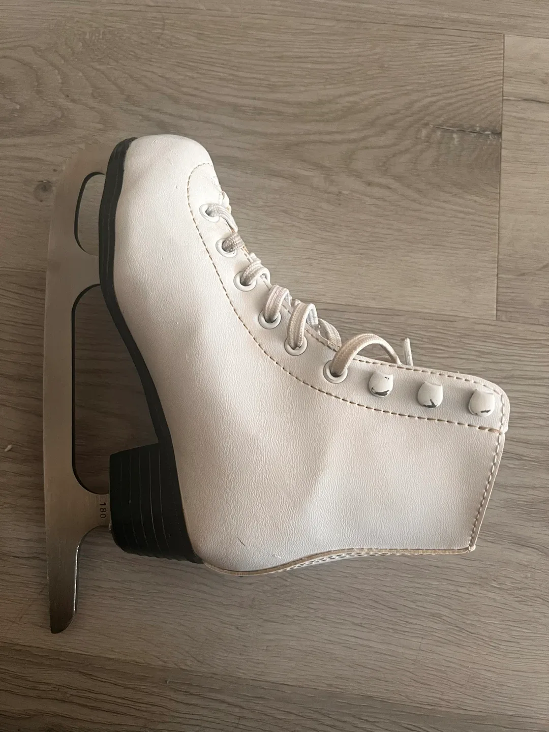 White Figure Skates - Size Y11 image indicator(2)