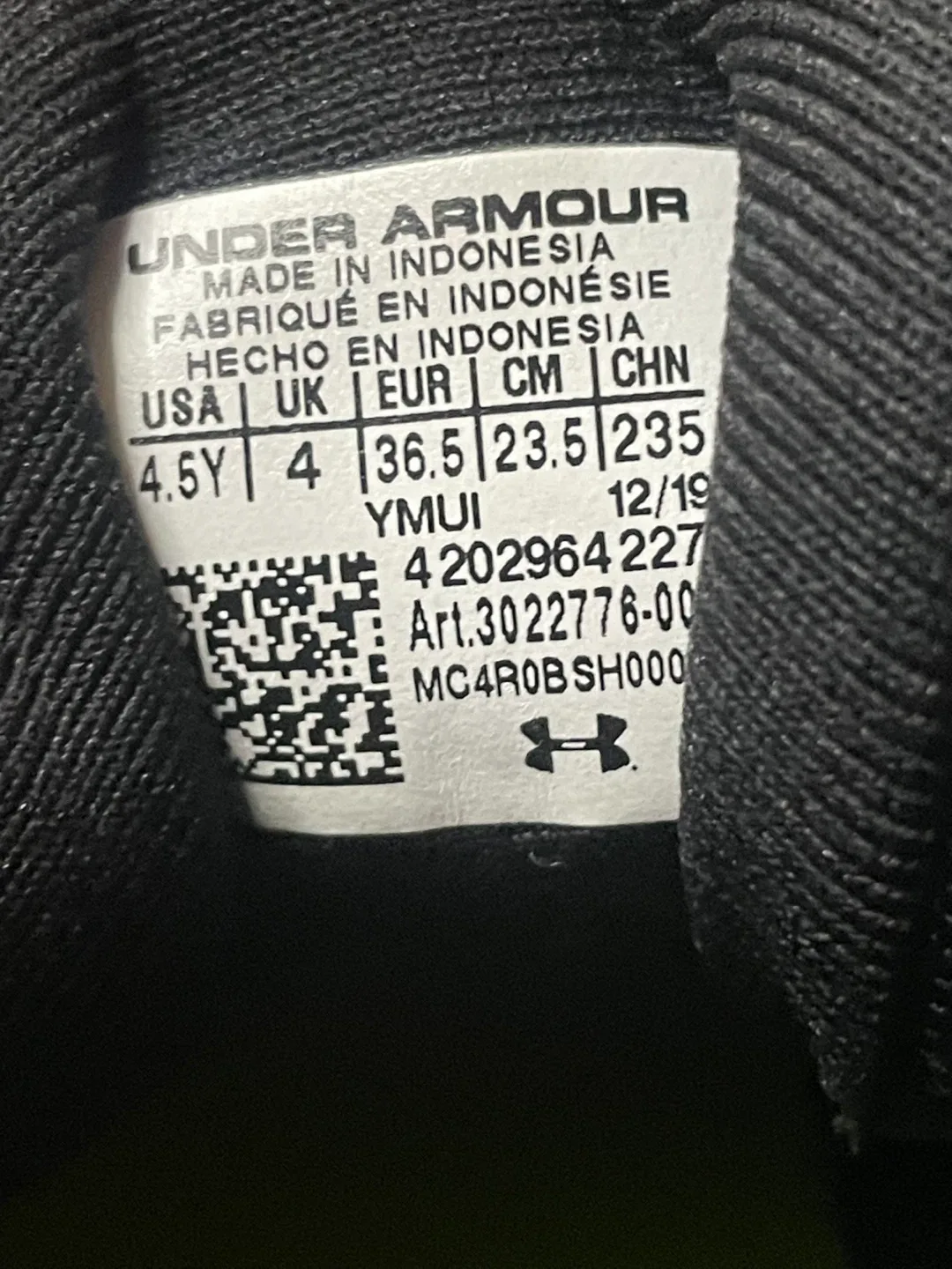 Under Armour Youth Soccer Cleats – Size 4.5Y (good Condition) image indicator(4)