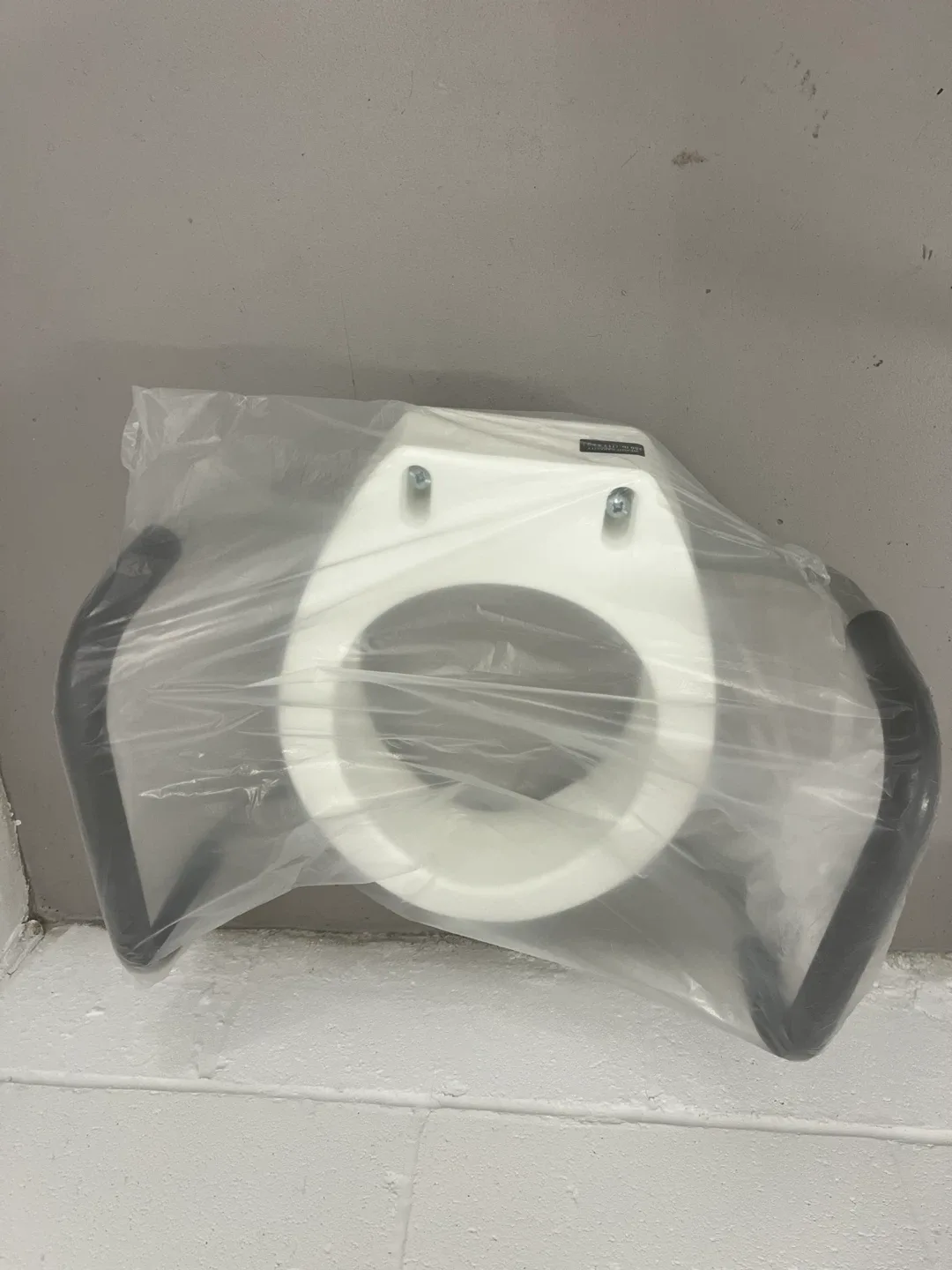 New Shower Chair with Back and Arms image indicator(4)