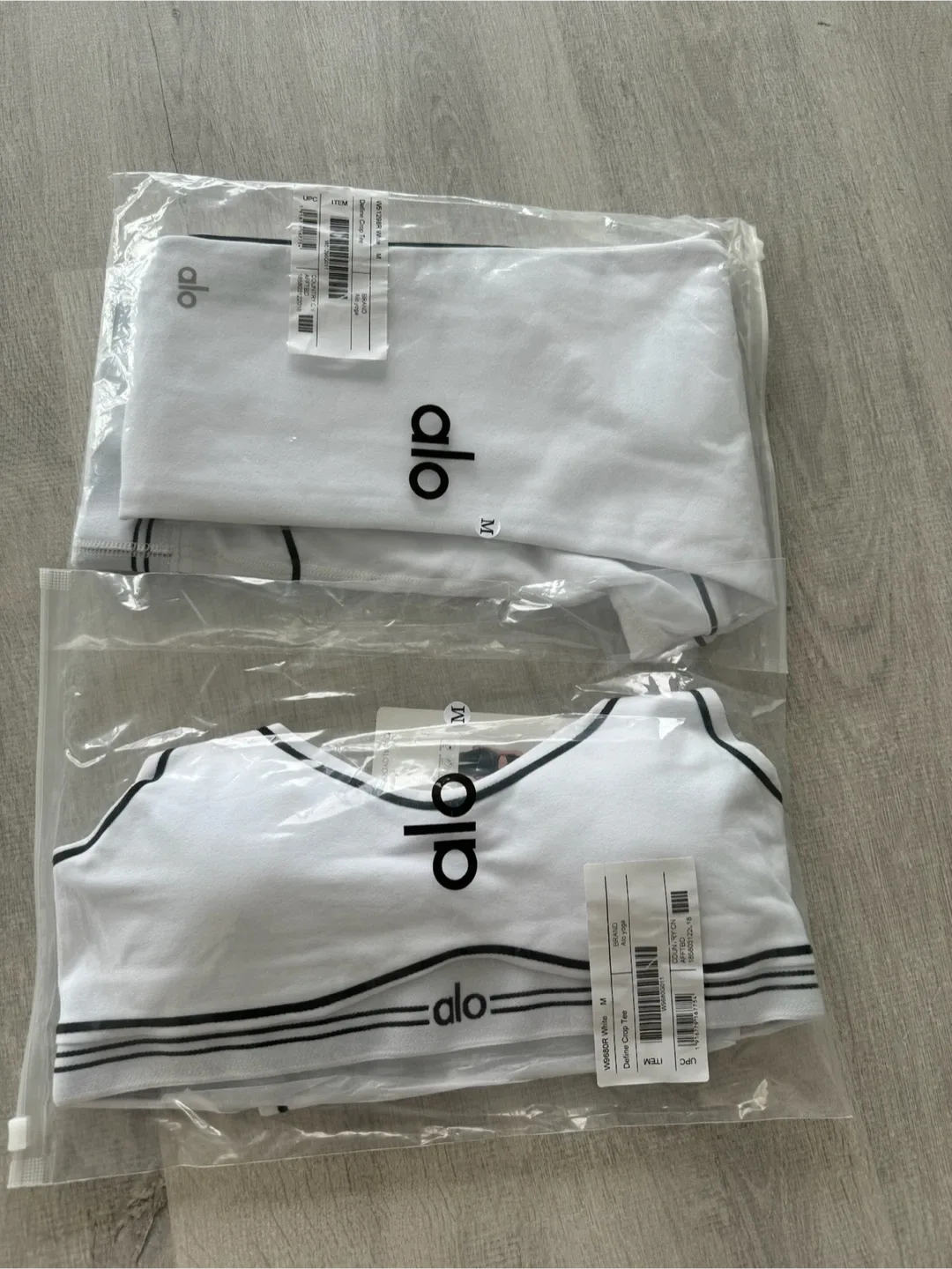 New Alo Yoga Airbrush High-Waist Heart Throb Legging & Bra Set image indicator(3)