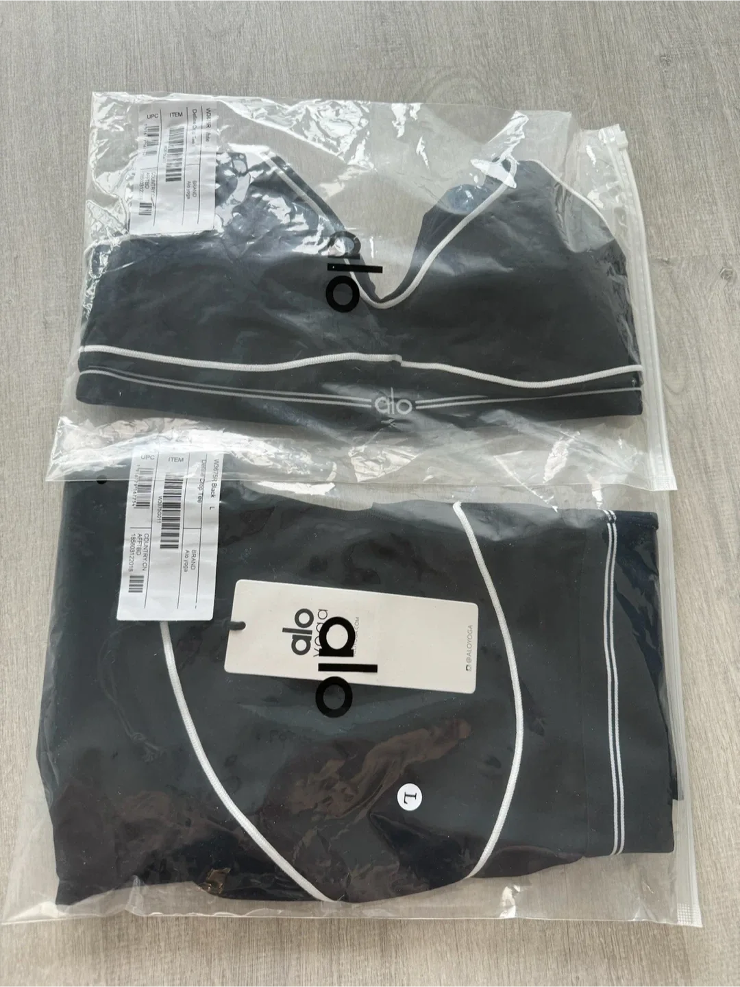 New Alo Yoga Airbrush High-Waist Heart Throb Legging & Bra Set image indicator(4)