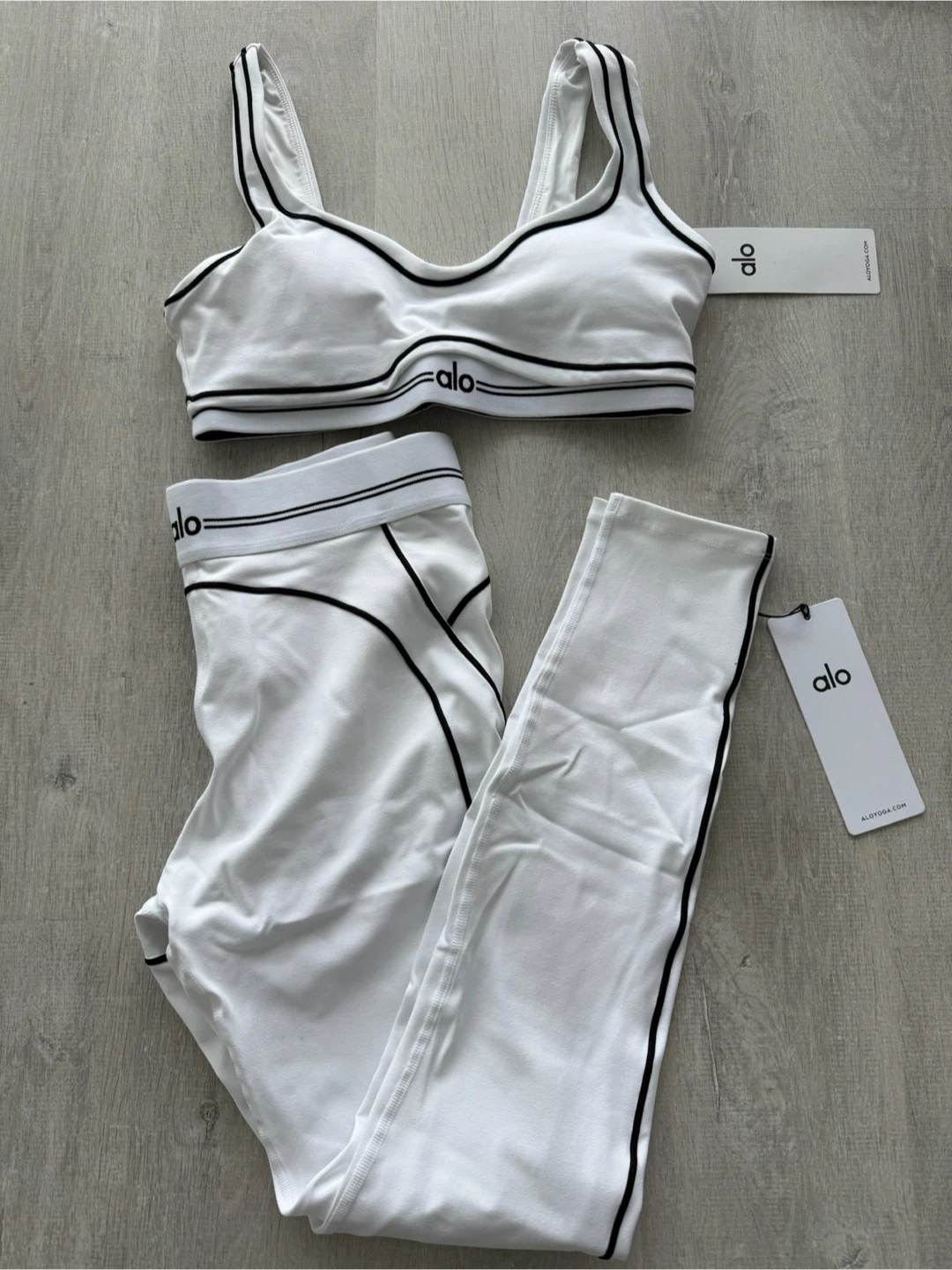New Alo Yoga Airbrush High-Waist Heart Throb Legging & Bra Set - photo 2