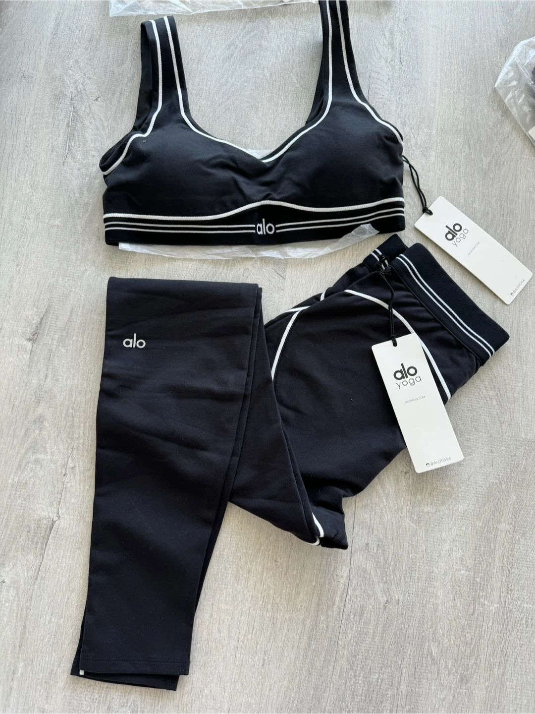 New Alo Yoga Airbrush High-Waist Heart Throb Legging & Bra Set