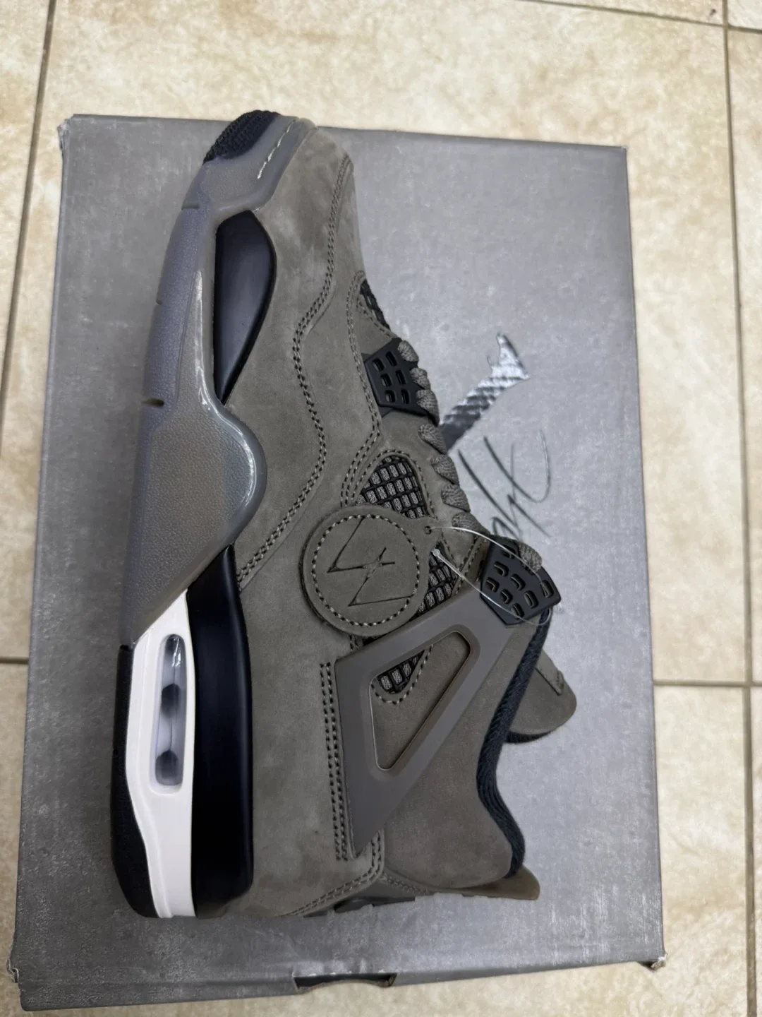 Nike Air Jordan 4 Retro image indicator(2)