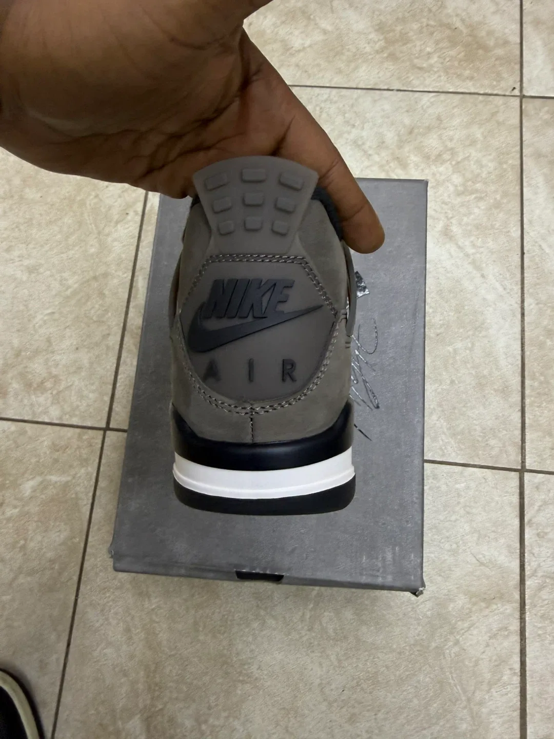 Nike Air Jordan 4 Retro image indicator(3)