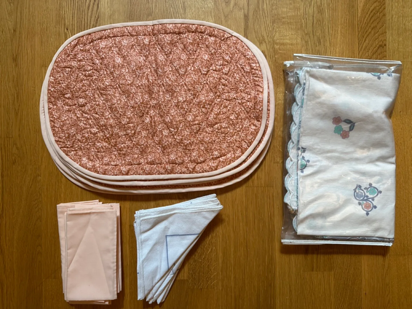 Dinner Cloth Placemats, Napkins and Tablecloth thumbnail