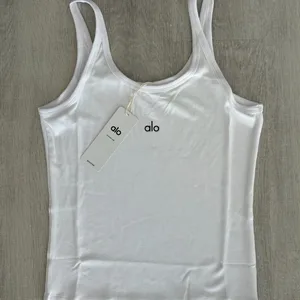 ALO Yoga Ribbed Prosper Tank - Black/White | Karrot ALO Yoga Ribbed Prosper Tank - Black/White | Karrot