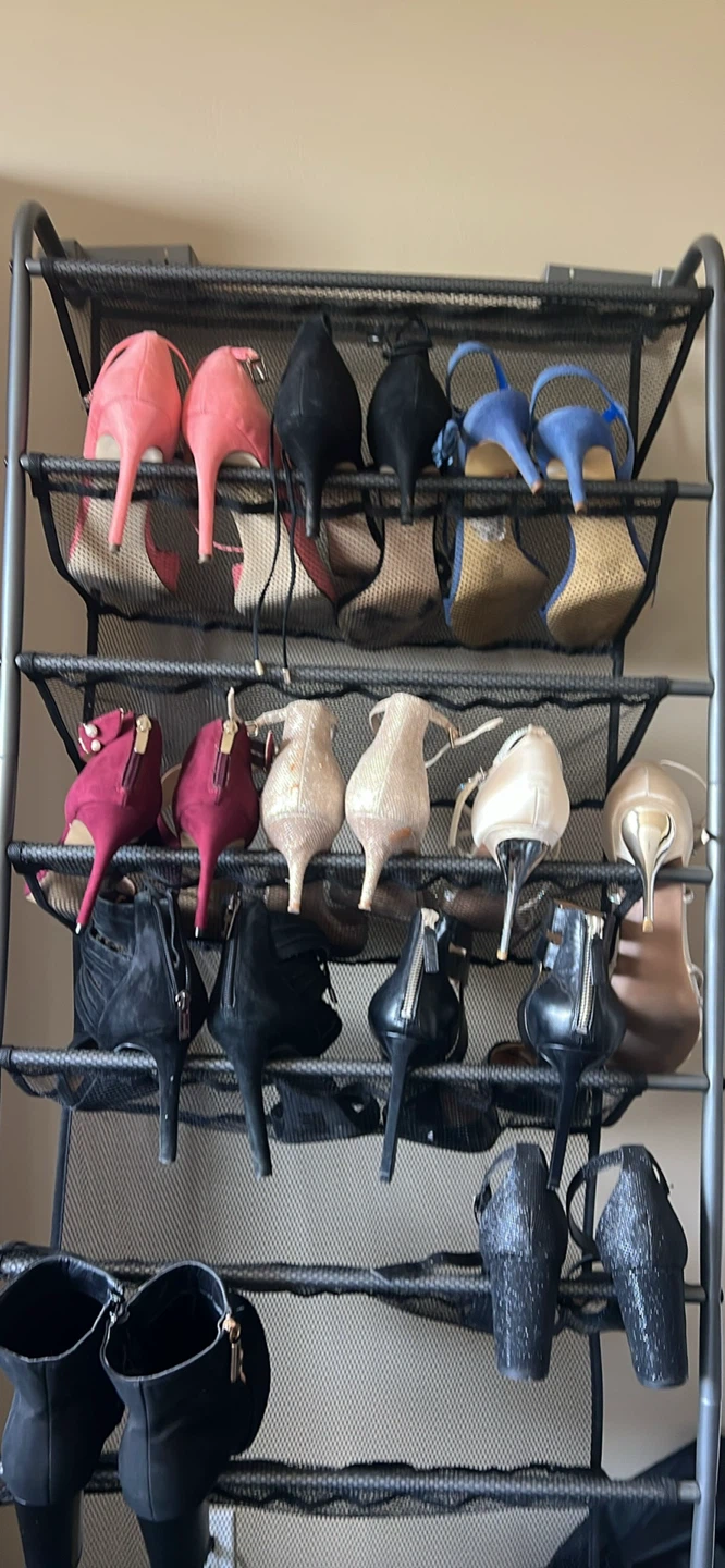 Hanging shoe rack