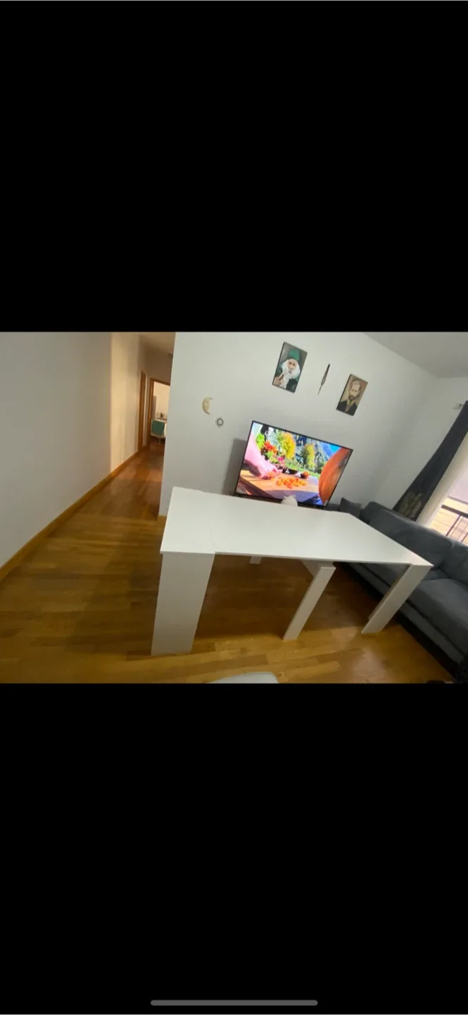 Extendable White Dining Table image indicator(5)