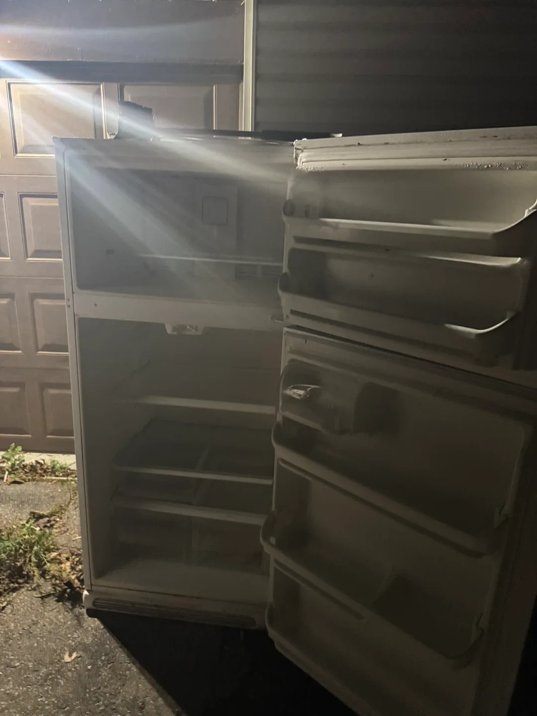 Frigidaire White Fridge image indicator(2)