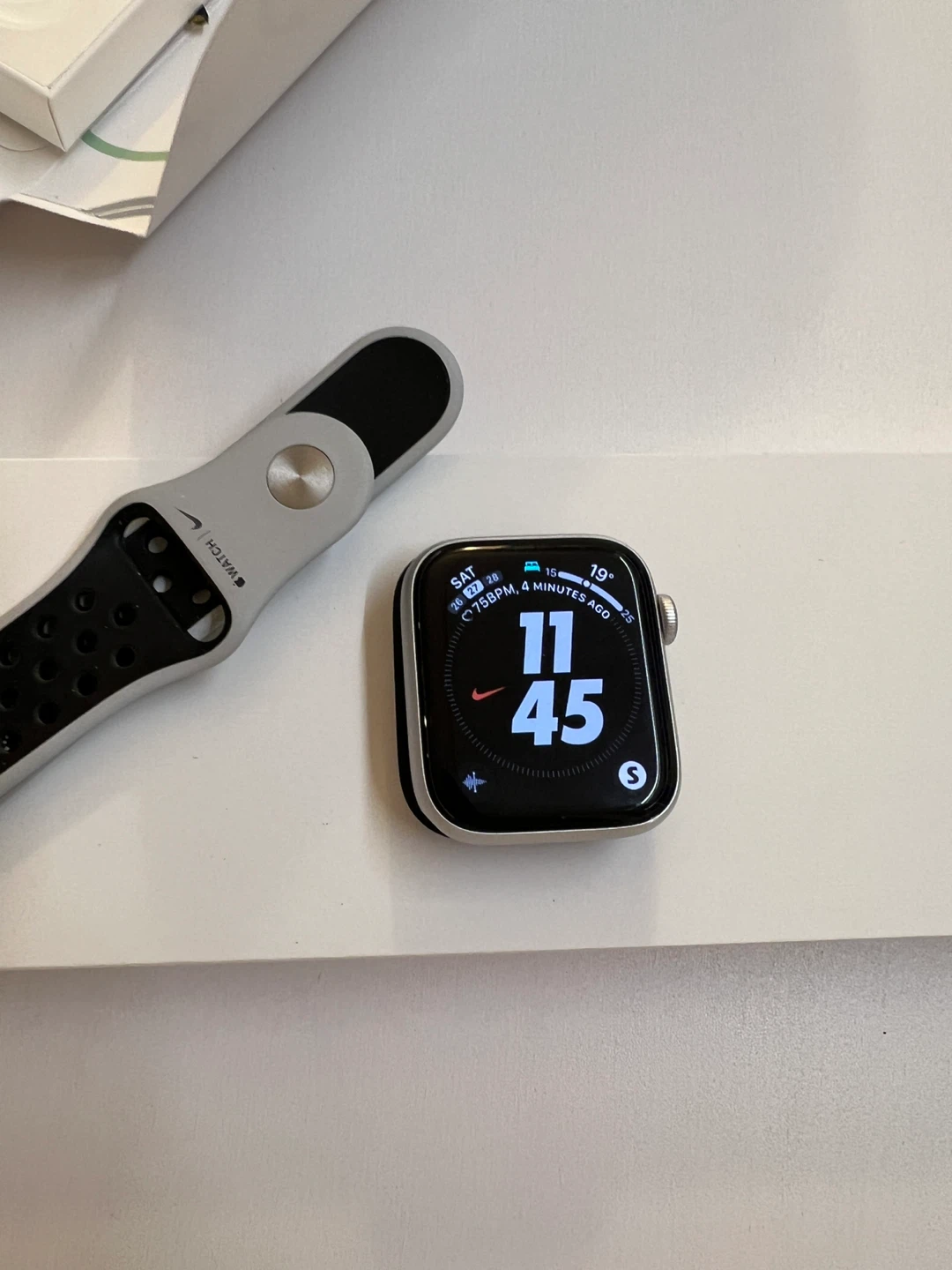 Apple Watch SE Nike Edition 44mm - photo 2