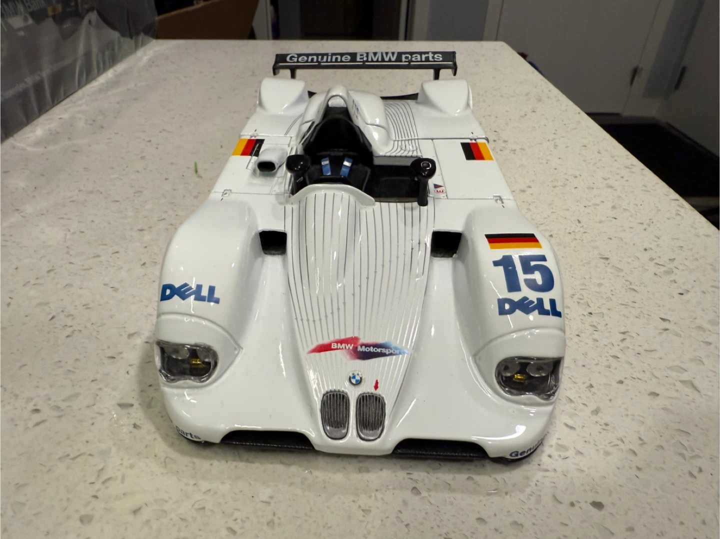 Maisto #15 BMW V12 LMR 1999 Le Mans 24 Hours Winner - photo 2