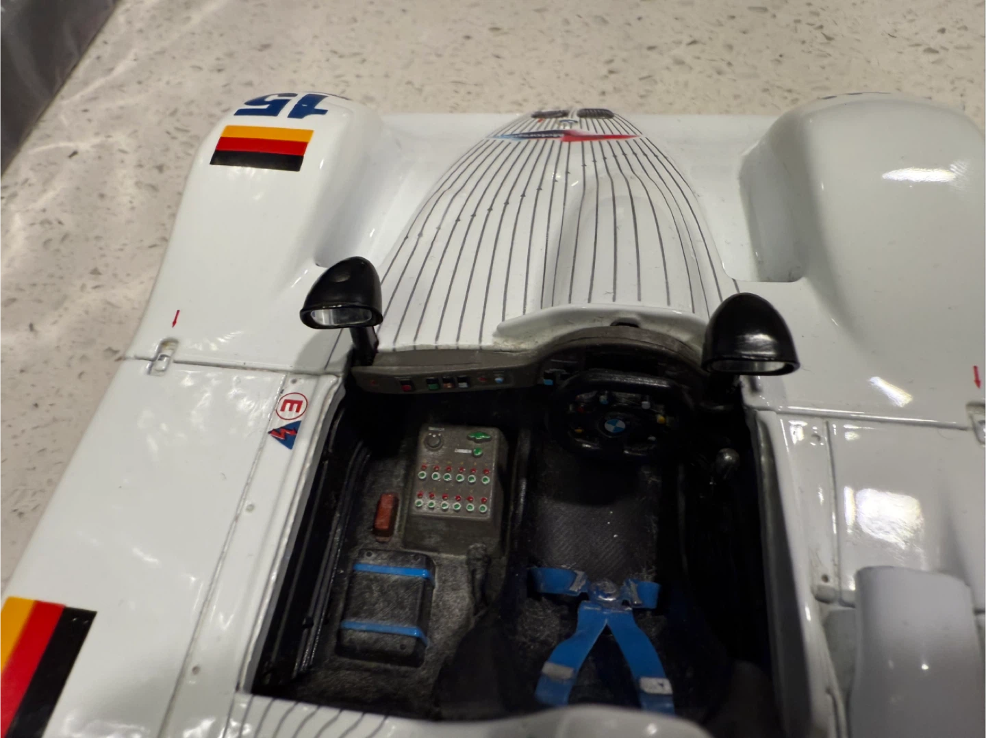 Maisto #15 BMW V12 LMR 1999 Le Mans 24 Hours Winner - photo 5