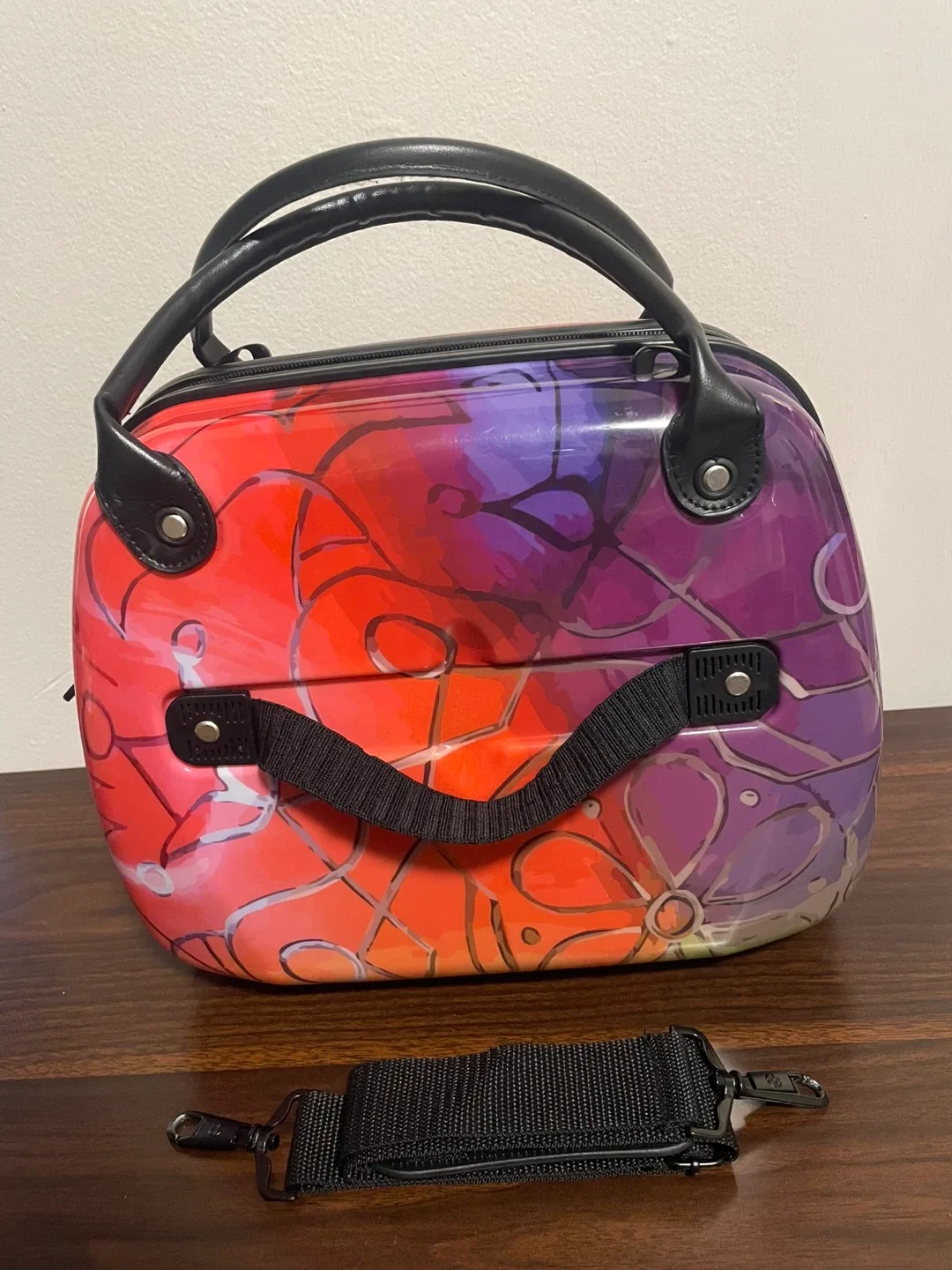 Heys Bellezza Hard Train Case Cosmetic Bag with Strap image indicator(4)