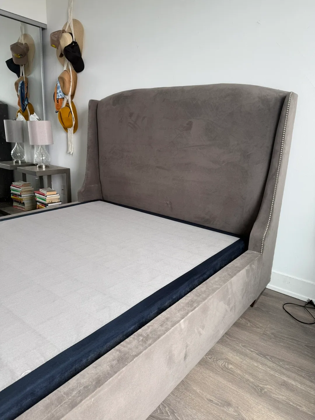 Mobilia Queen Size Bed Frame image indicator(3)