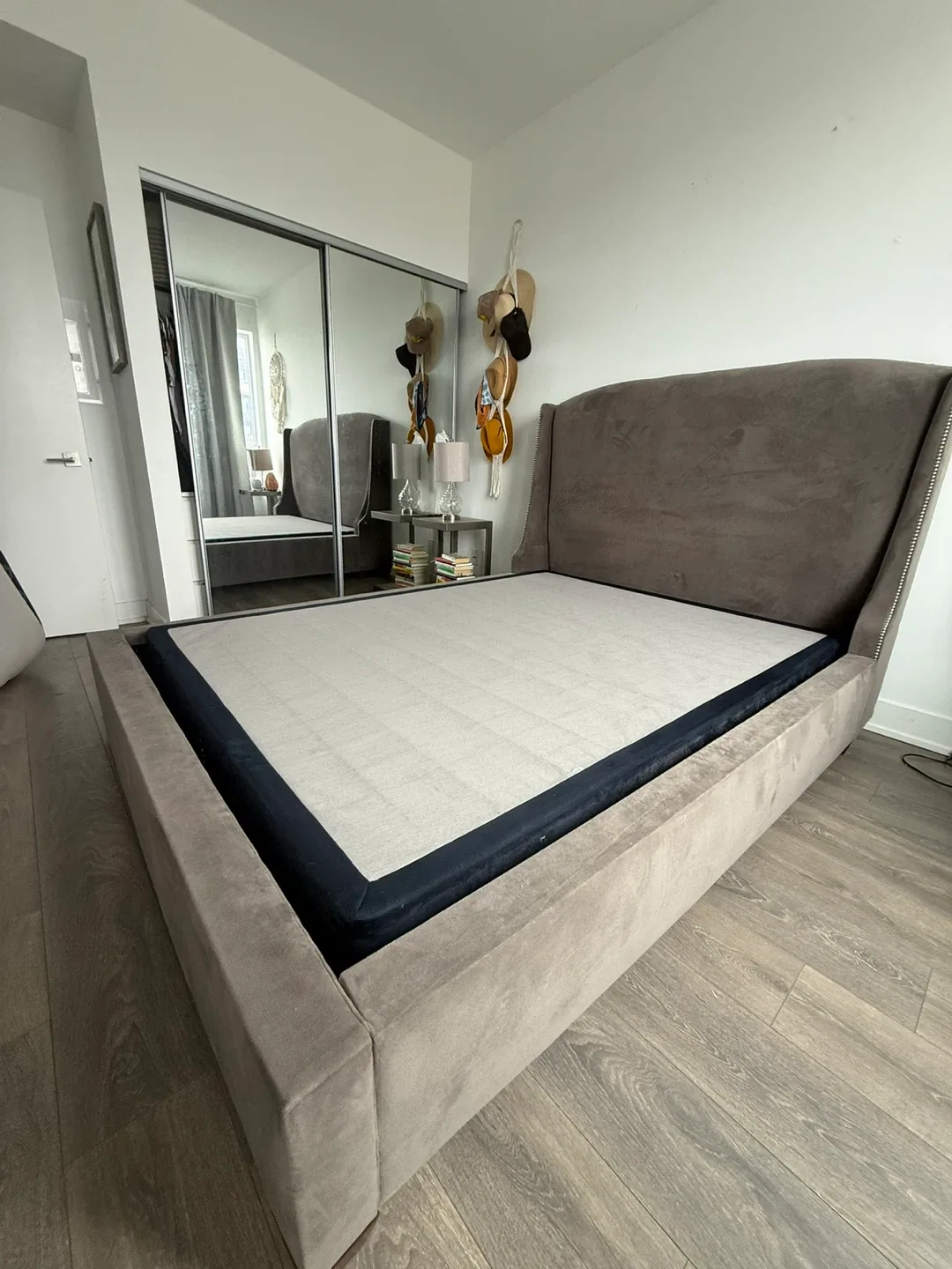 Mobilia Queen Size Bed Frame image indicator(2)