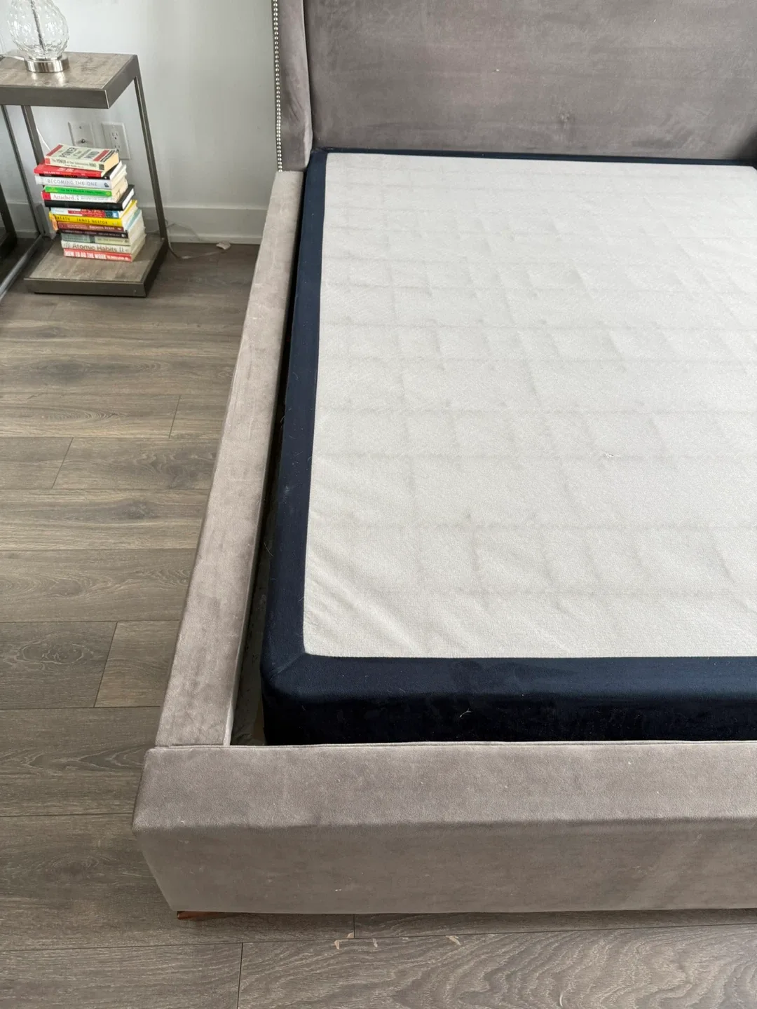 Mobilia Queen Size Bed Frame image indicator(5)