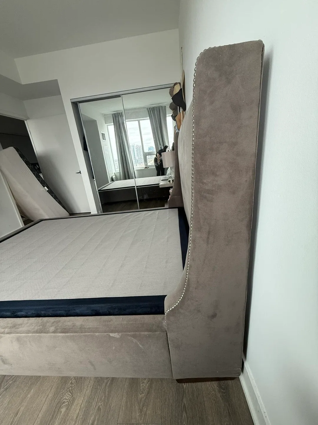 Mobilia Queen Size Bed Frame image indicator(4)