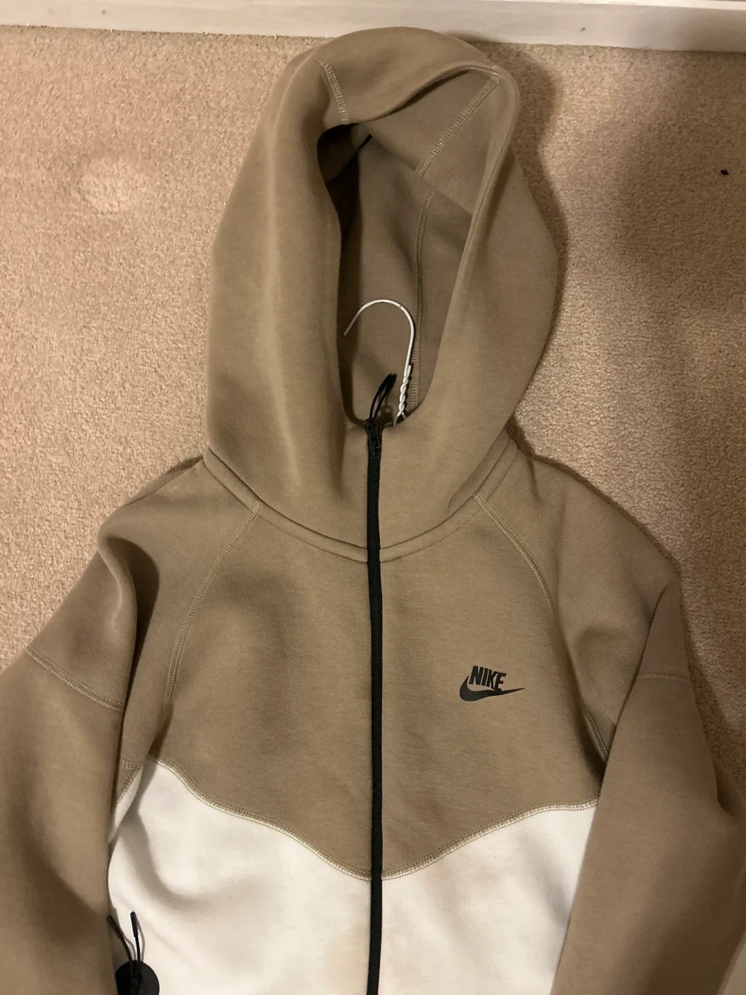Beige & white Nike Tech Fleece Set image indicator(3)