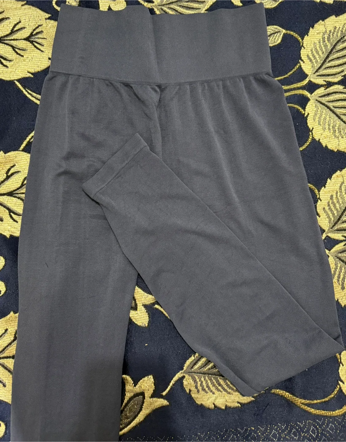 Majora Essentials Leggings - Size M/L image indicator(2)