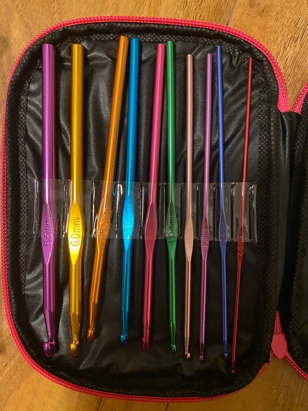 Crochet Hook Set with Case & Accessories image indicator(2)