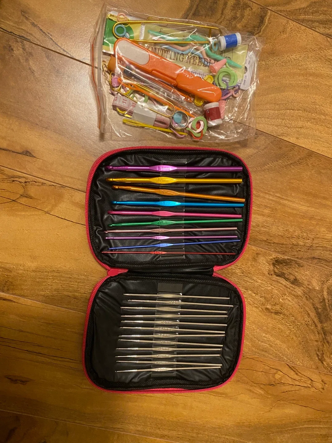 Crochet Hook Set with Case & Accessories thumbnail