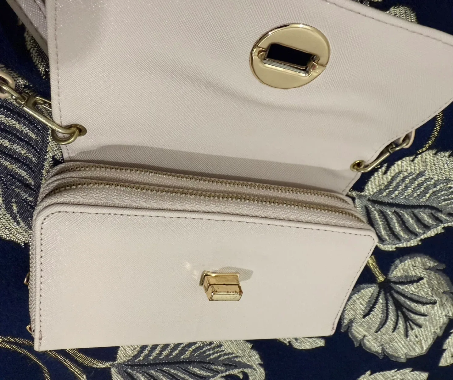 Light Pink Crossbody Wallet image indicator(3)