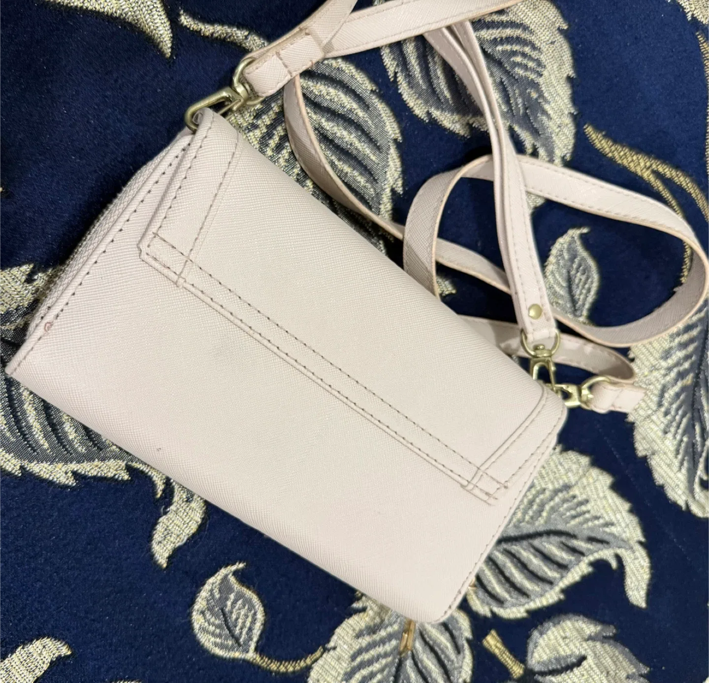 Light Pink Crossbody Wallet image indicator(2)