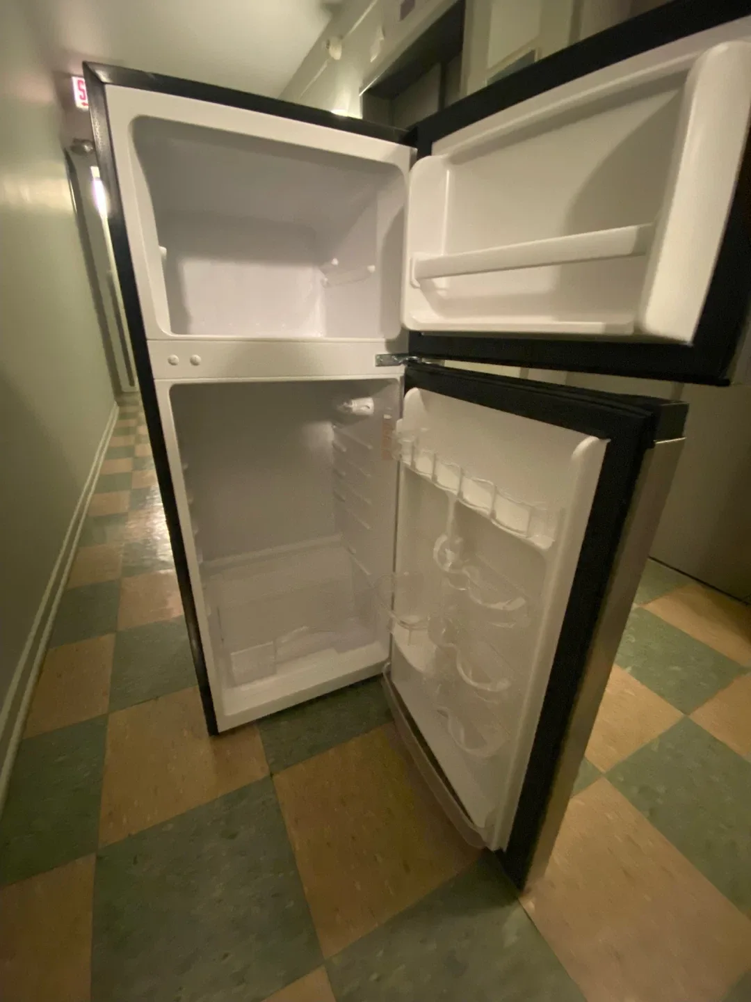 Magic Chef Stainless Steel Refrigerator image indicator(2)