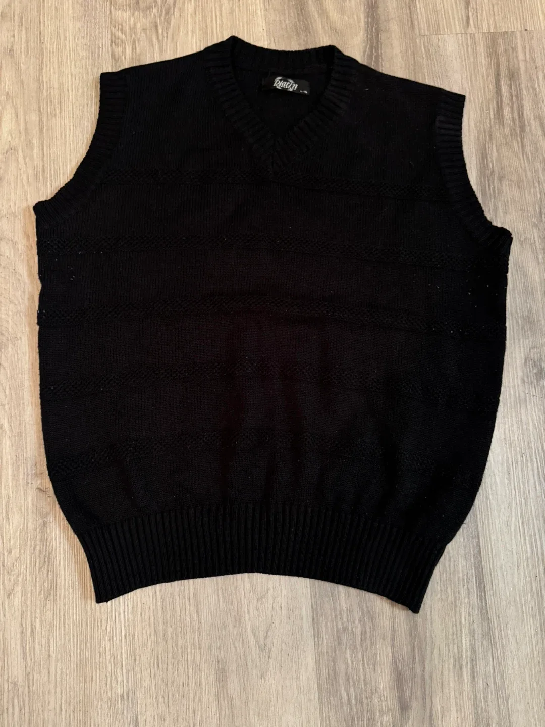 Three almost new Men's Sweater Vests each 10$ image indicator(6)