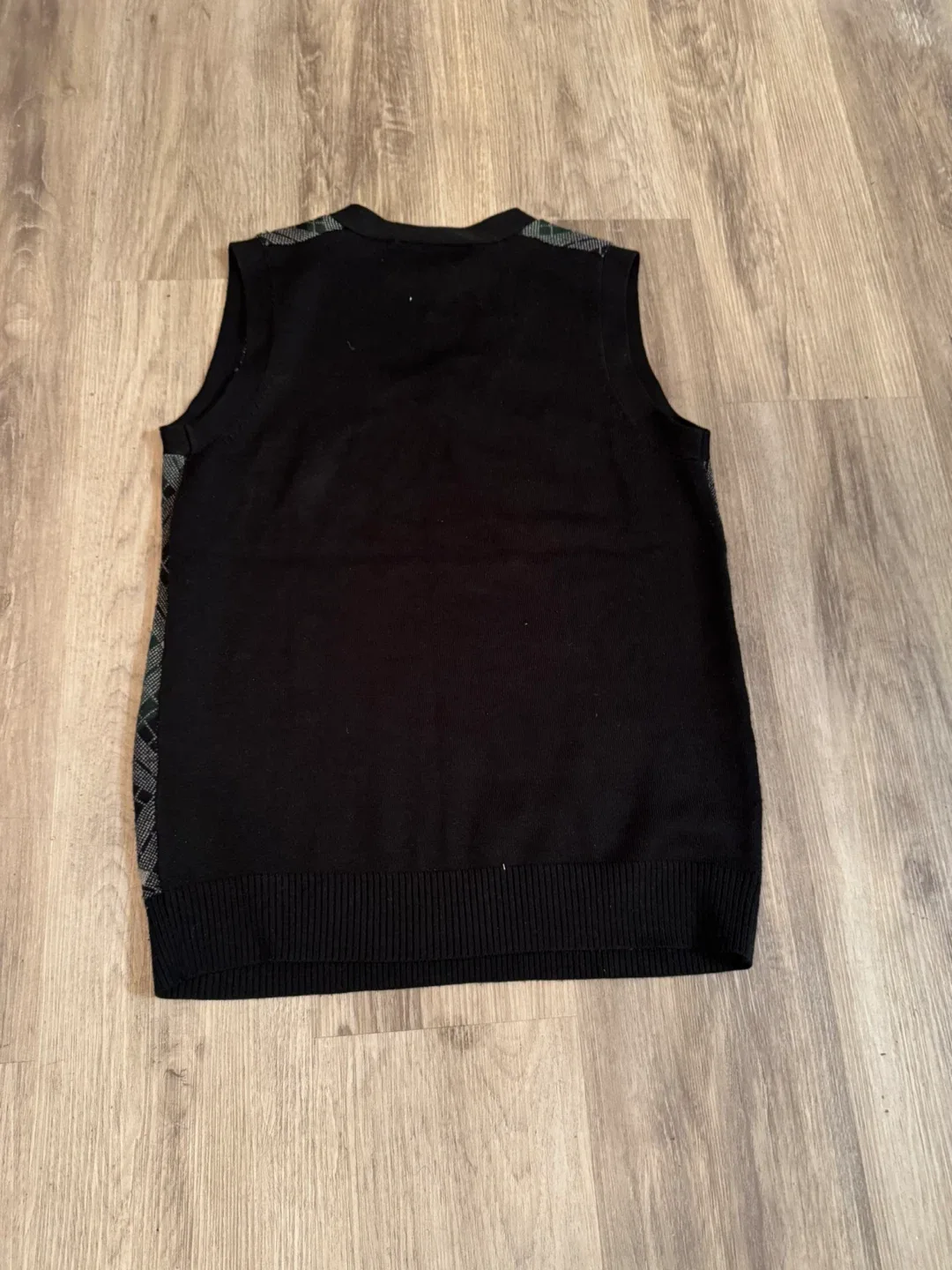 Three almost new Men's Sweater Vests each 10$ image indicator(3)