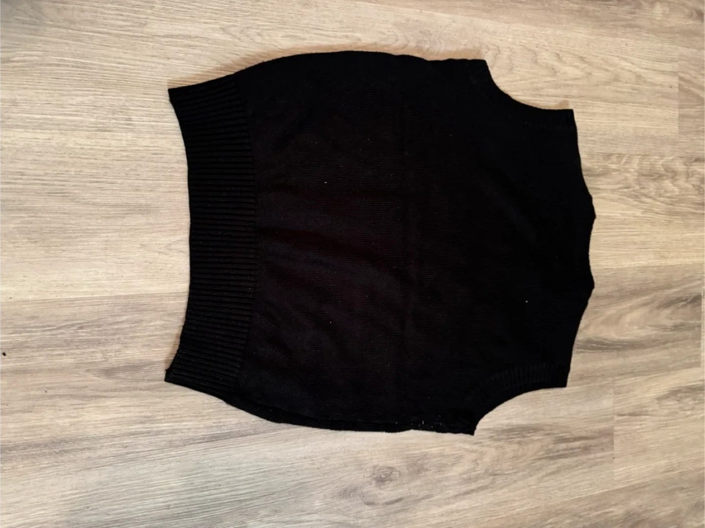 Three almost new Men's Sweater Vests each 10$ image indicator(7)