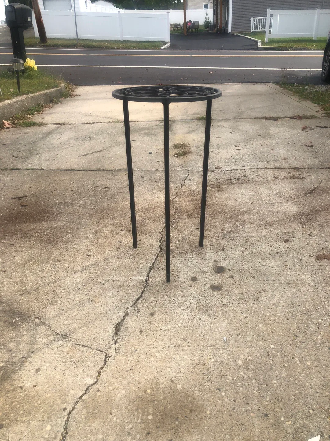 Metal Plant Stand - Black image indicator(2)