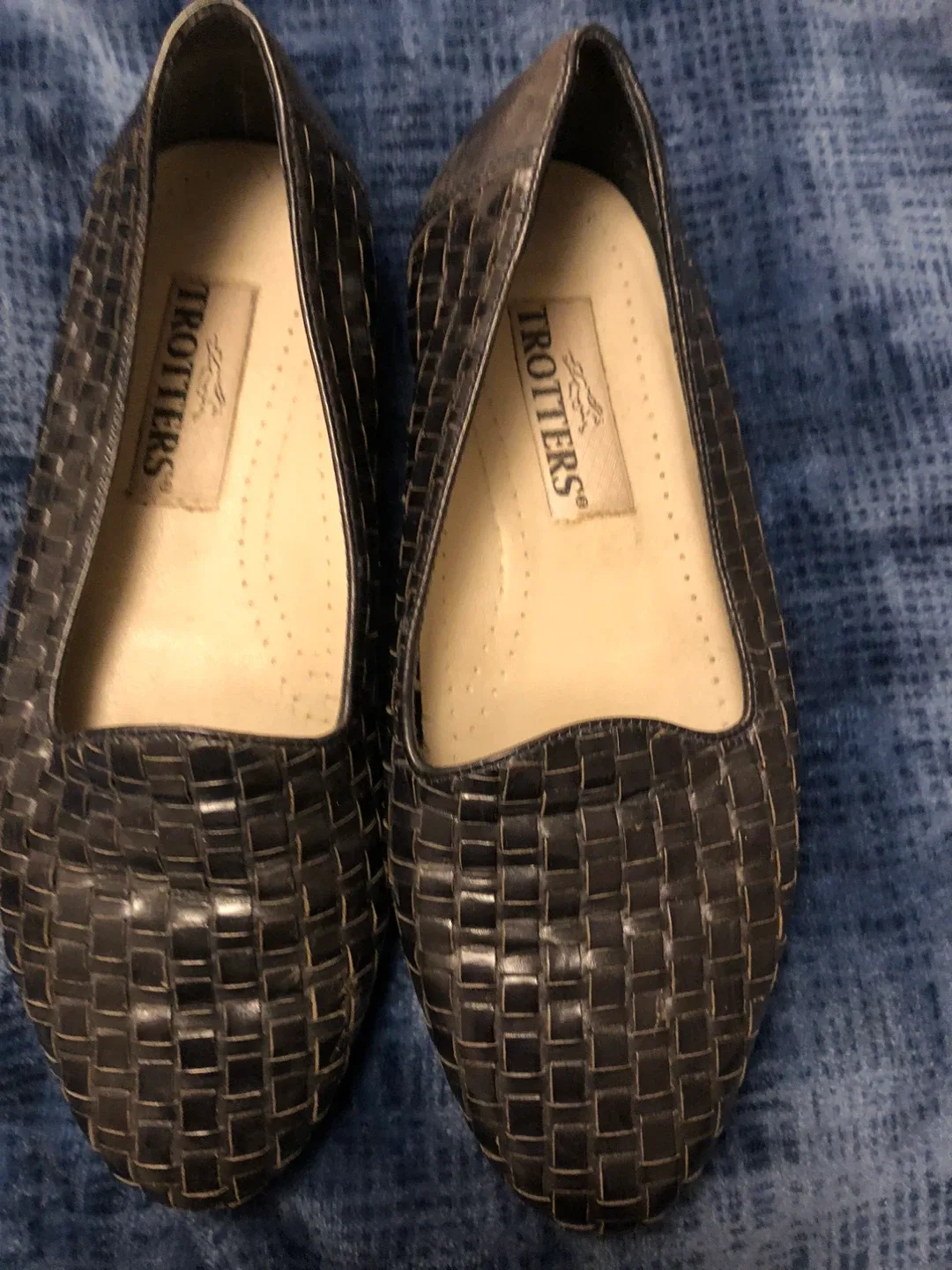 Trotters Black Woven Flats - Size 7.5 thumbnail