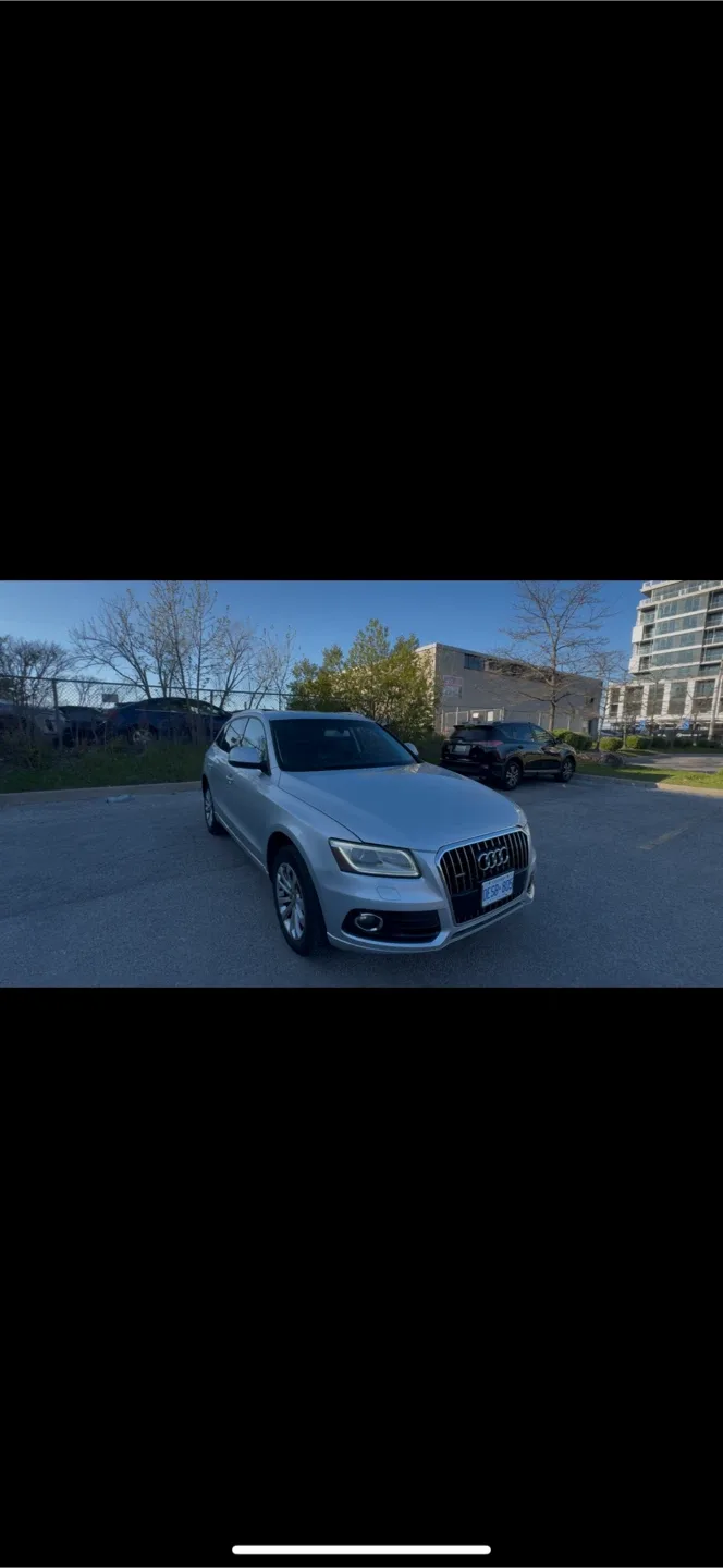 Silver Audi Q5 SUV image indicator(2)